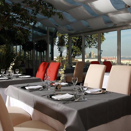 Nebozizek Hotel A Restaurant Прага Екстериор снимка