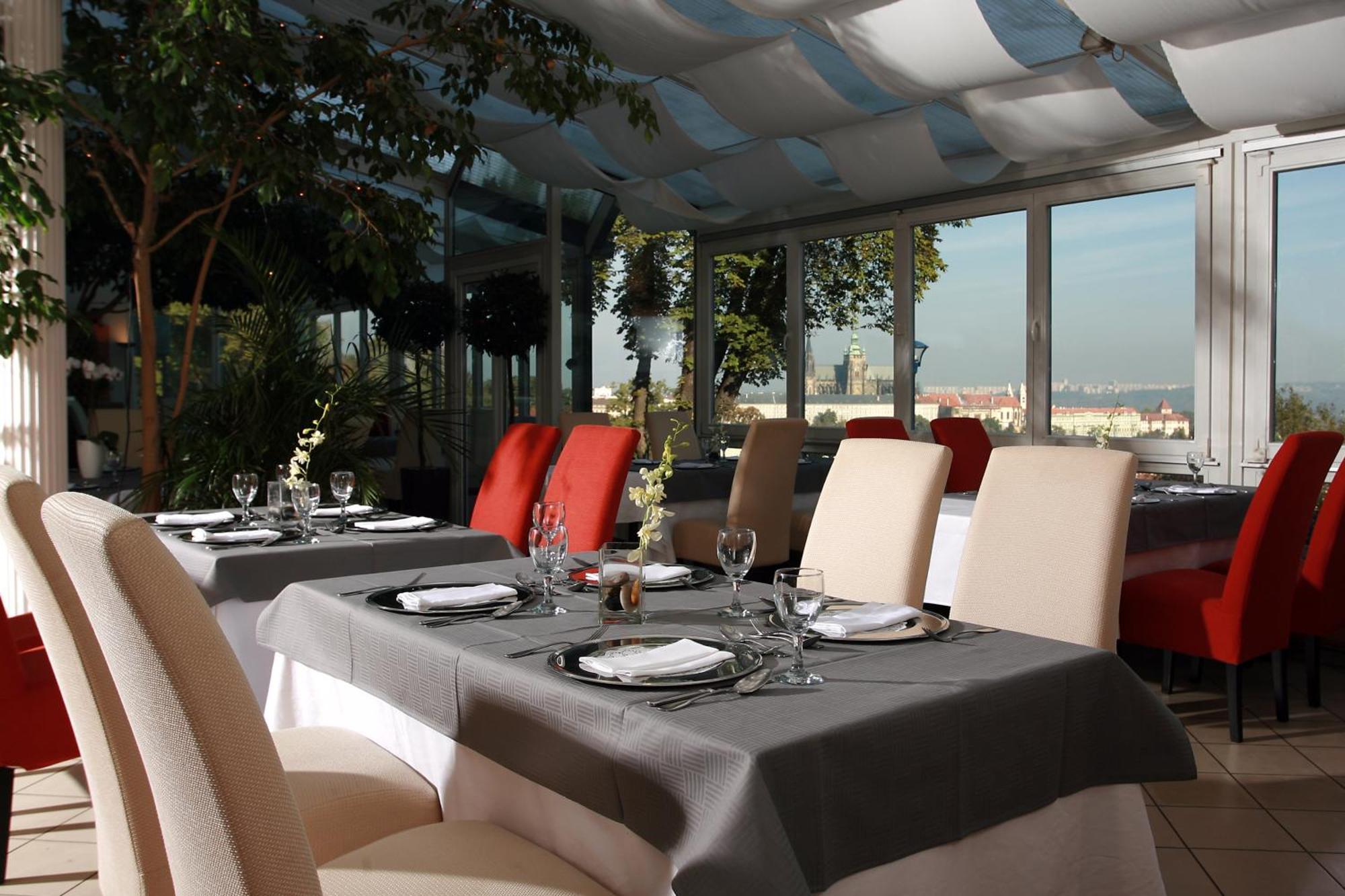 Nebozizek Hotel A Restaurant Прага Екстериор снимка
