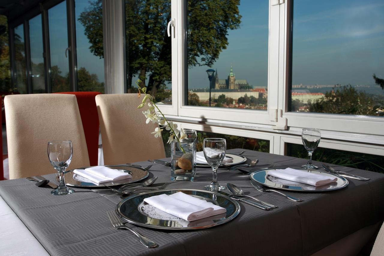 Nebozizek Hotel A Restaurant Прага Екстериор снимка